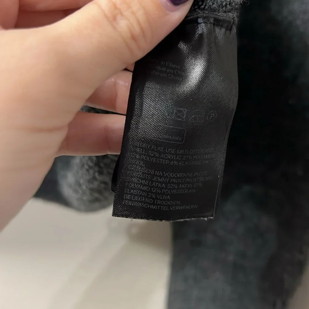 H&M Fine-Knit Sweater - Picture 4 of 11